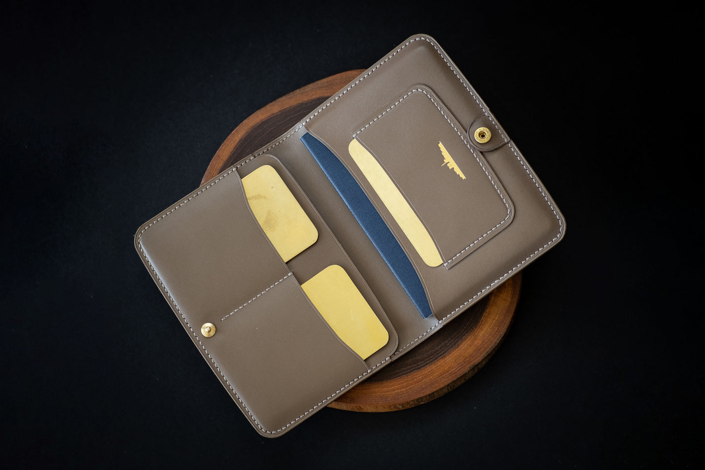 Talavera Travel Wallet, Taupe